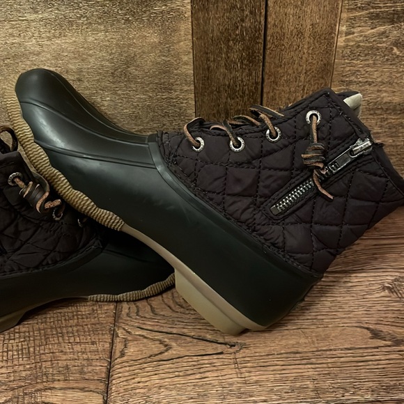 Women’s Black Sperry Boots - Picture 5 of 9